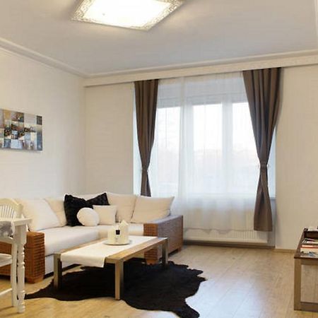 Apartment Argentinska 8 Prag Exterior foto
