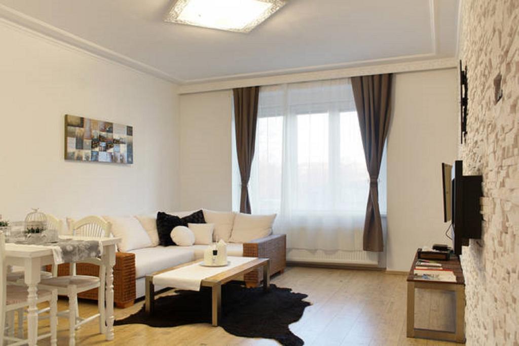 Apartment Argentinska 8 Prag Exterior foto