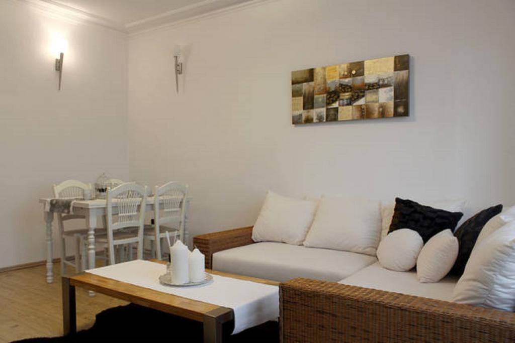 Apartment Argentinska 8 Prag Exterior foto
